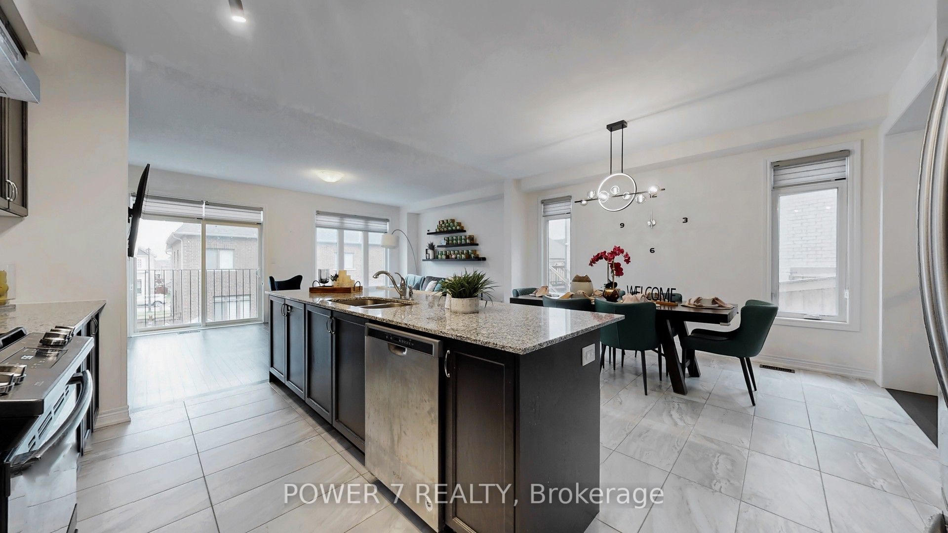 381 Chouinard Way Property Photo 12