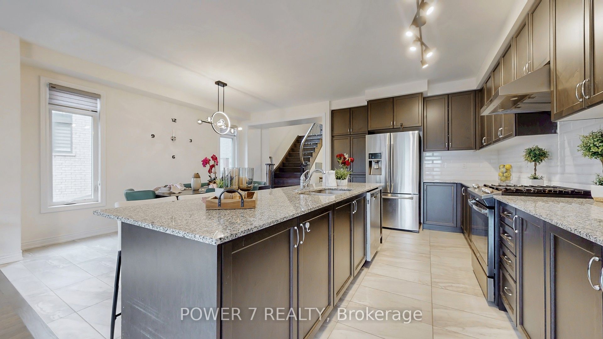 381 Chouinard Way Property Photo 13