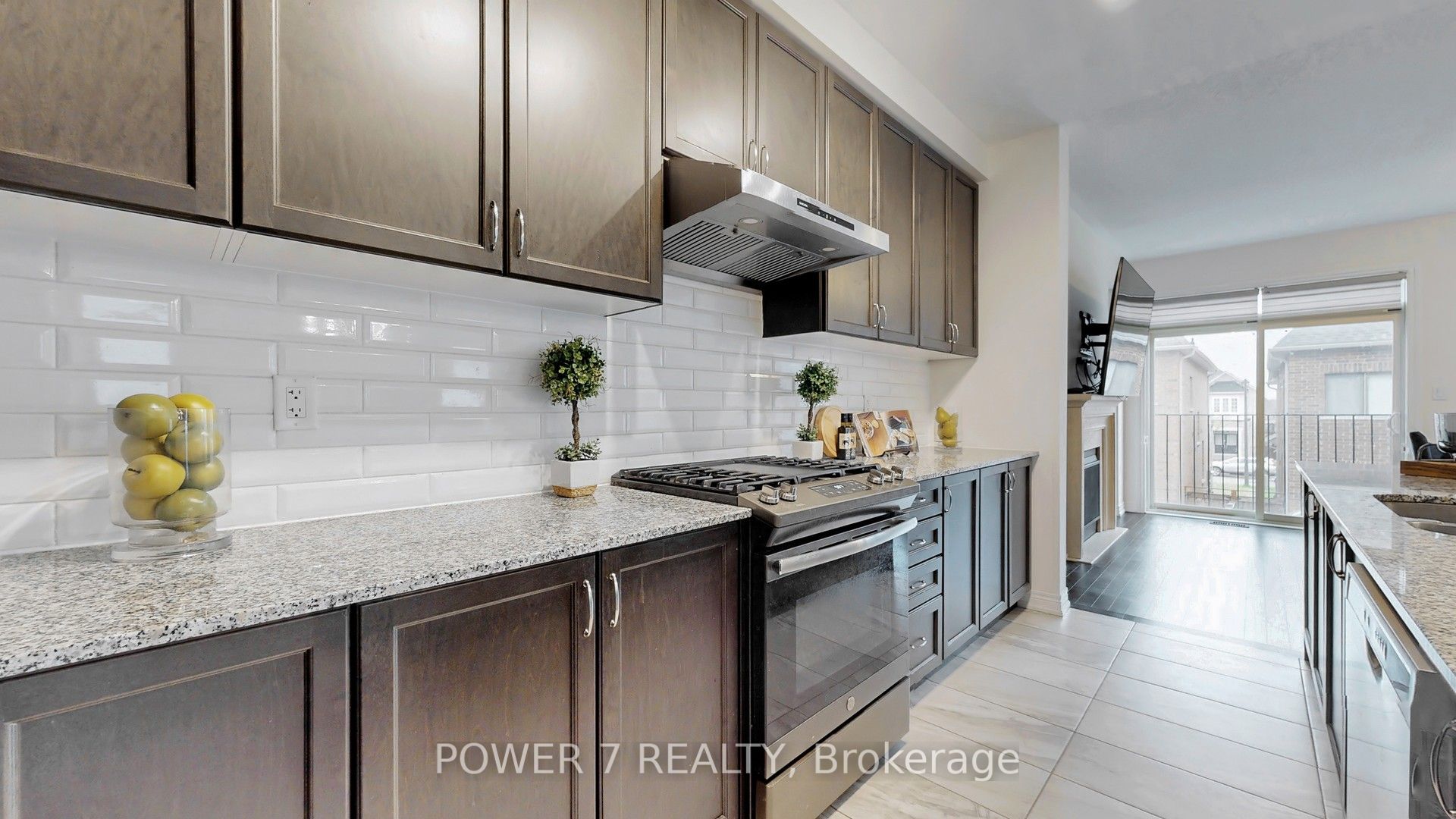 381 Chouinard Way Property Photo 15