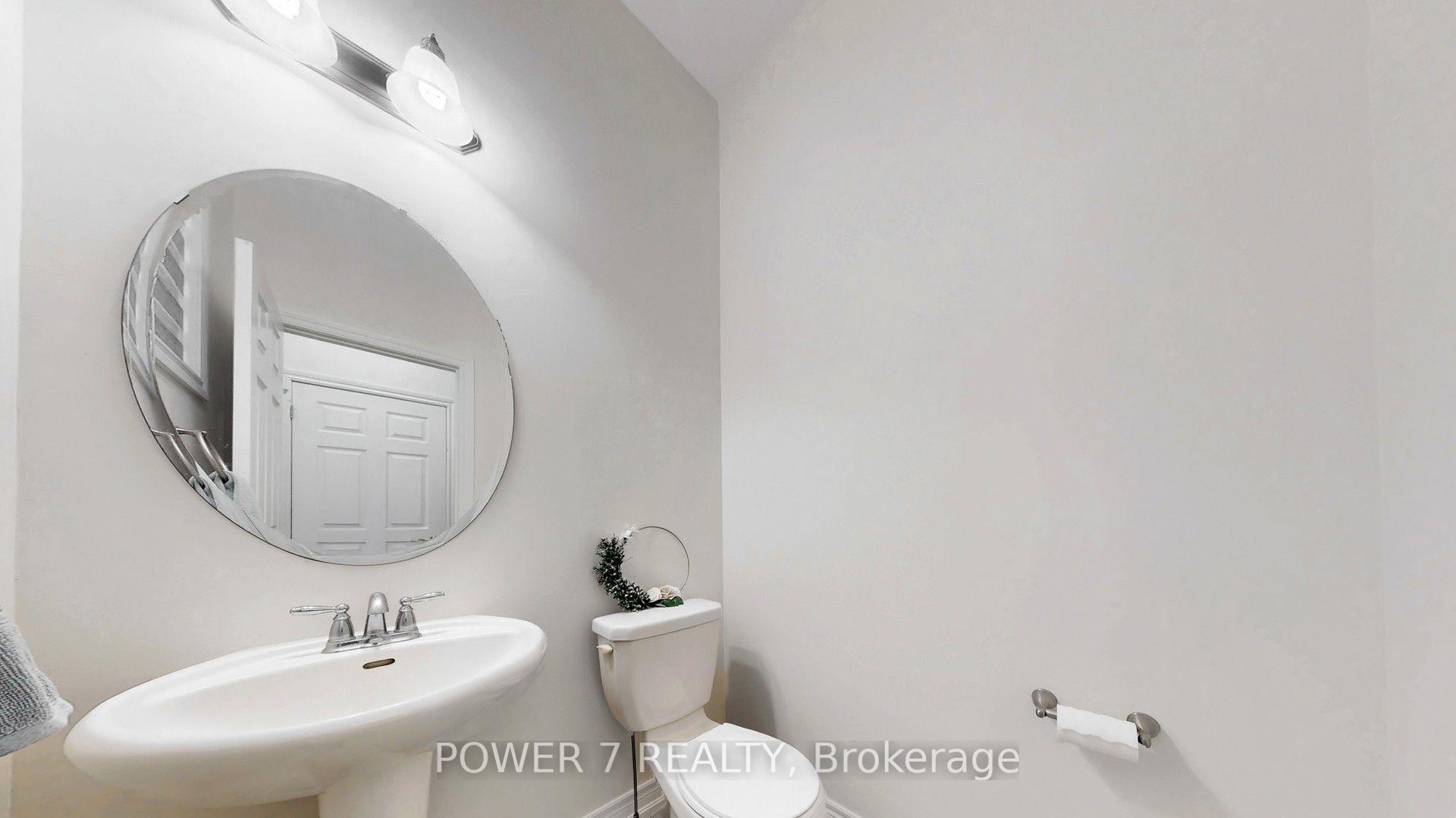 381 Chouinard Way Property Photo 17
