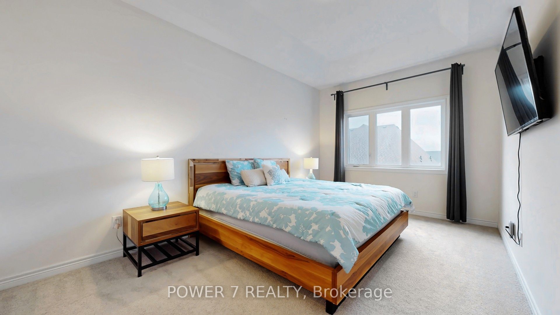 381 Chouinard Way Property Photo 24