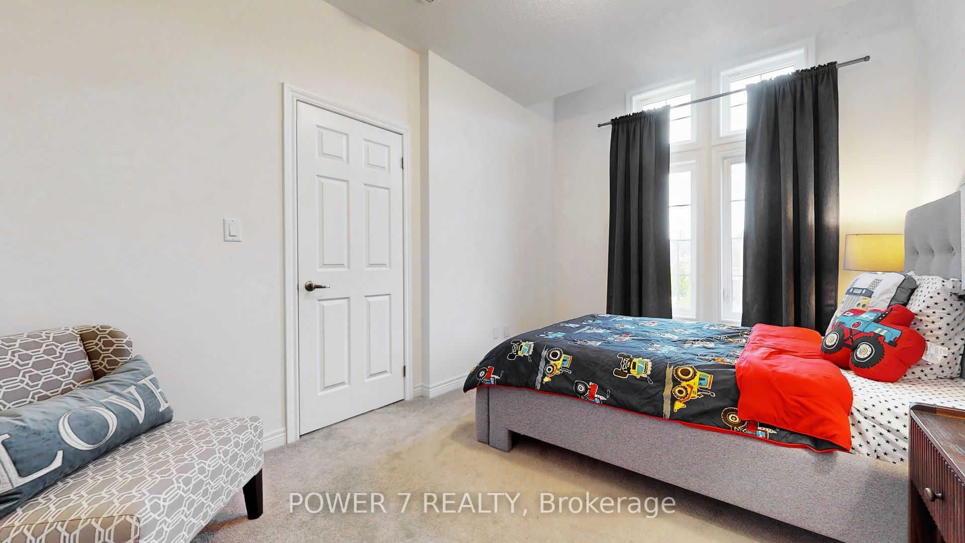 381 Chouinard Way Property Photo 28