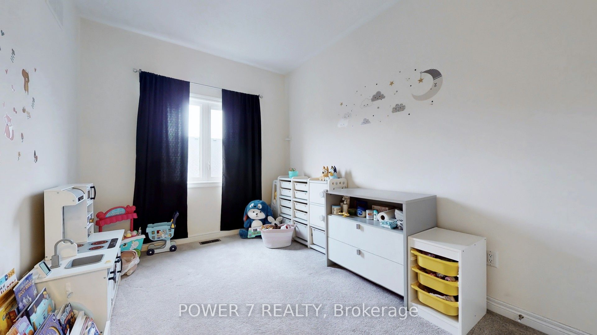 381 Chouinard Way Property Photo 34