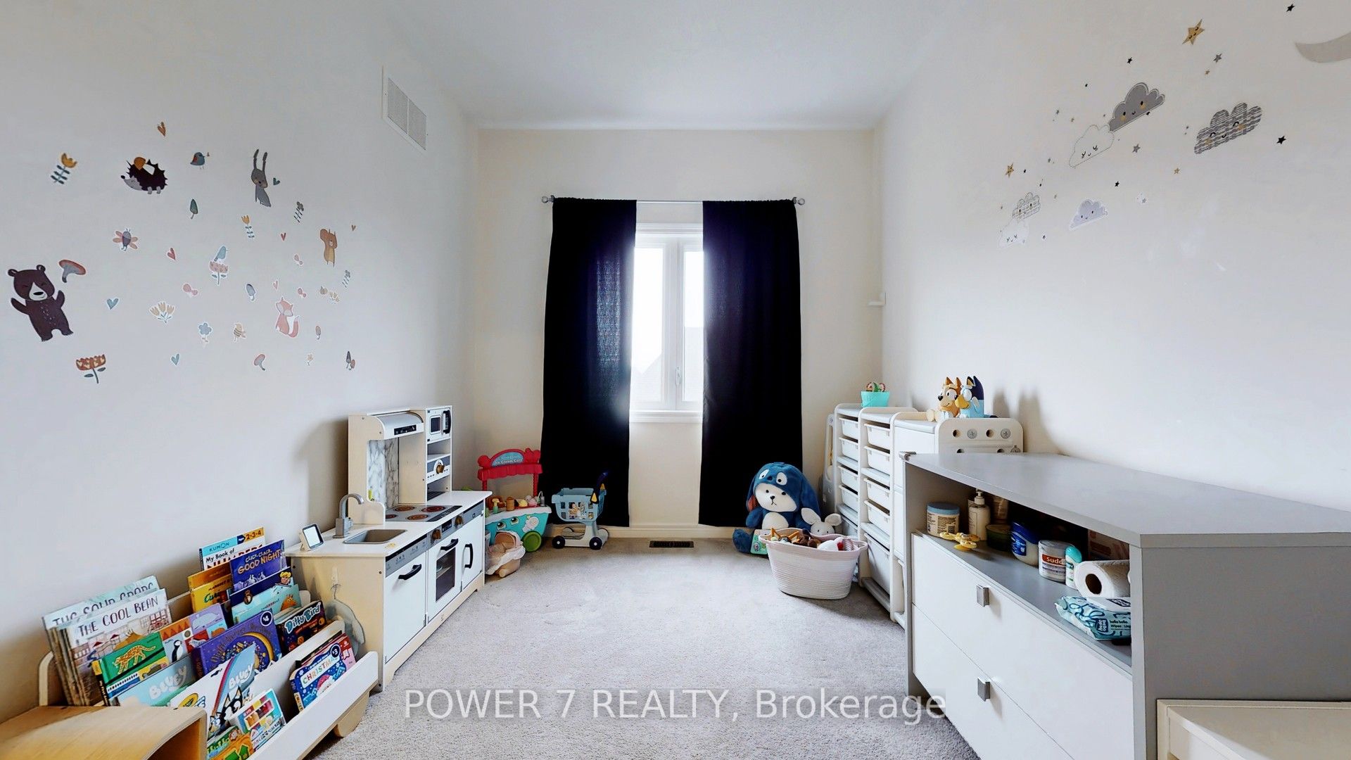 381 Chouinard Way Property Photo 35