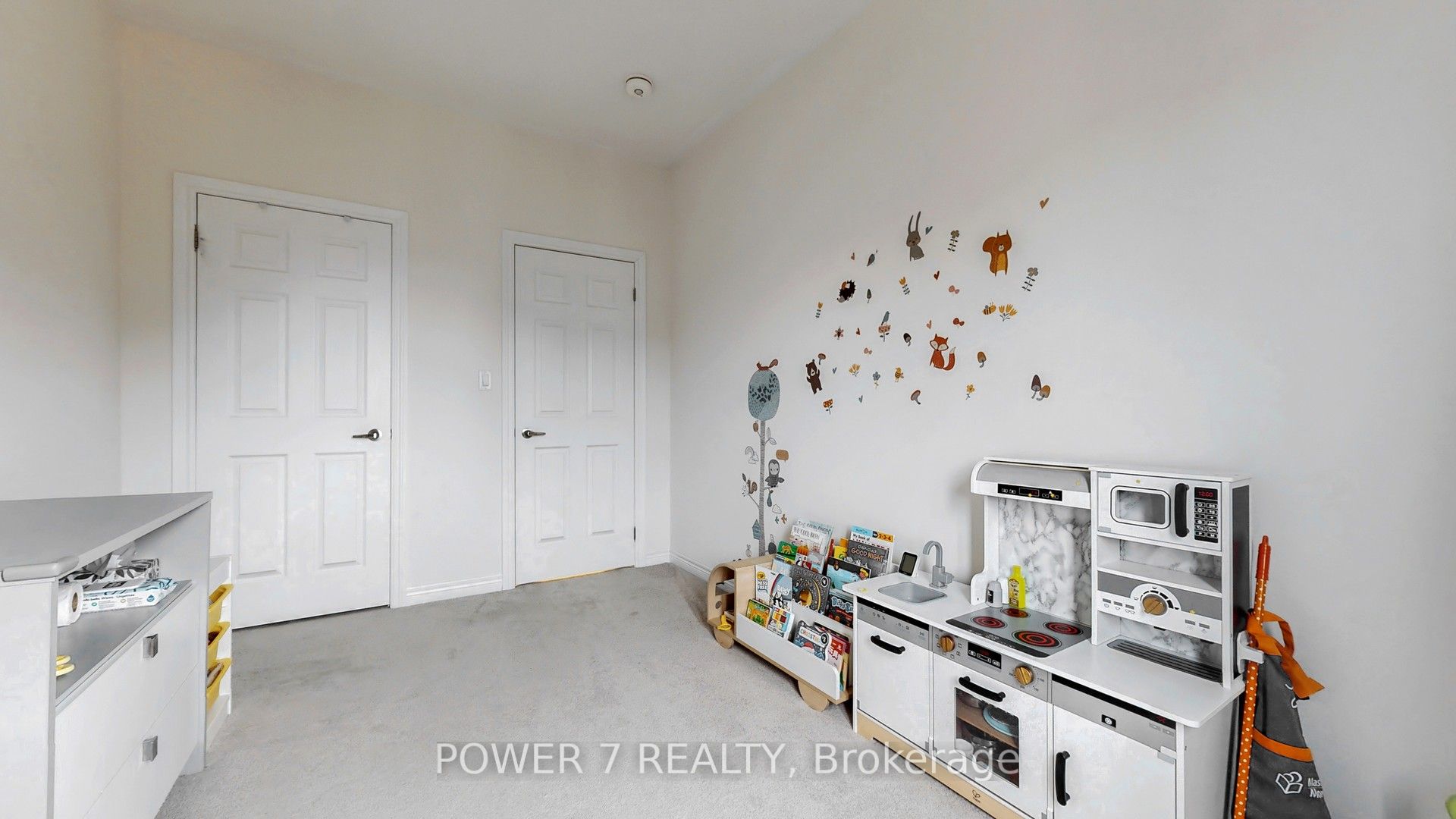 381 Chouinard Way Property Photo 36