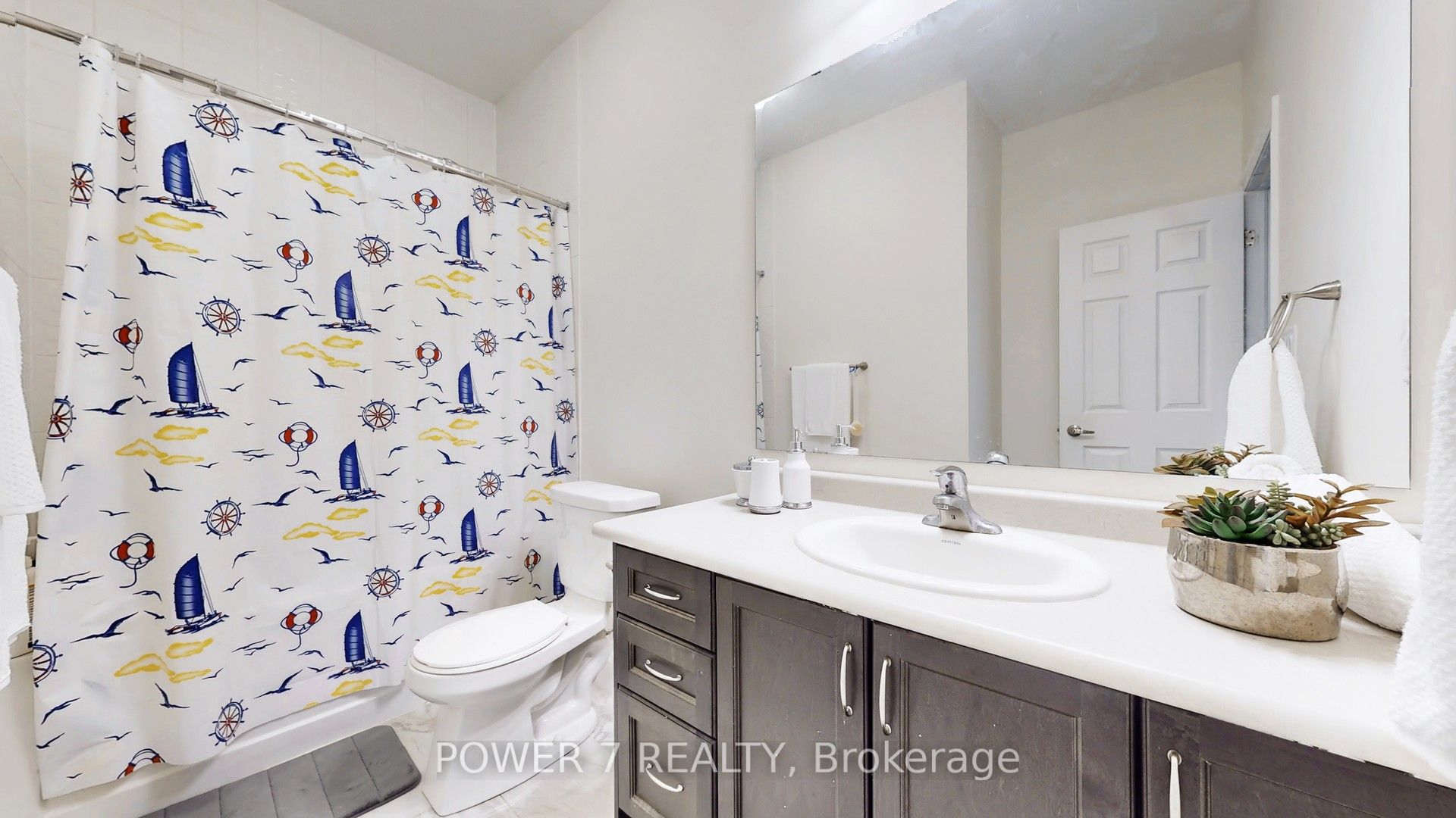 381 Chouinard Way Property Photo 37