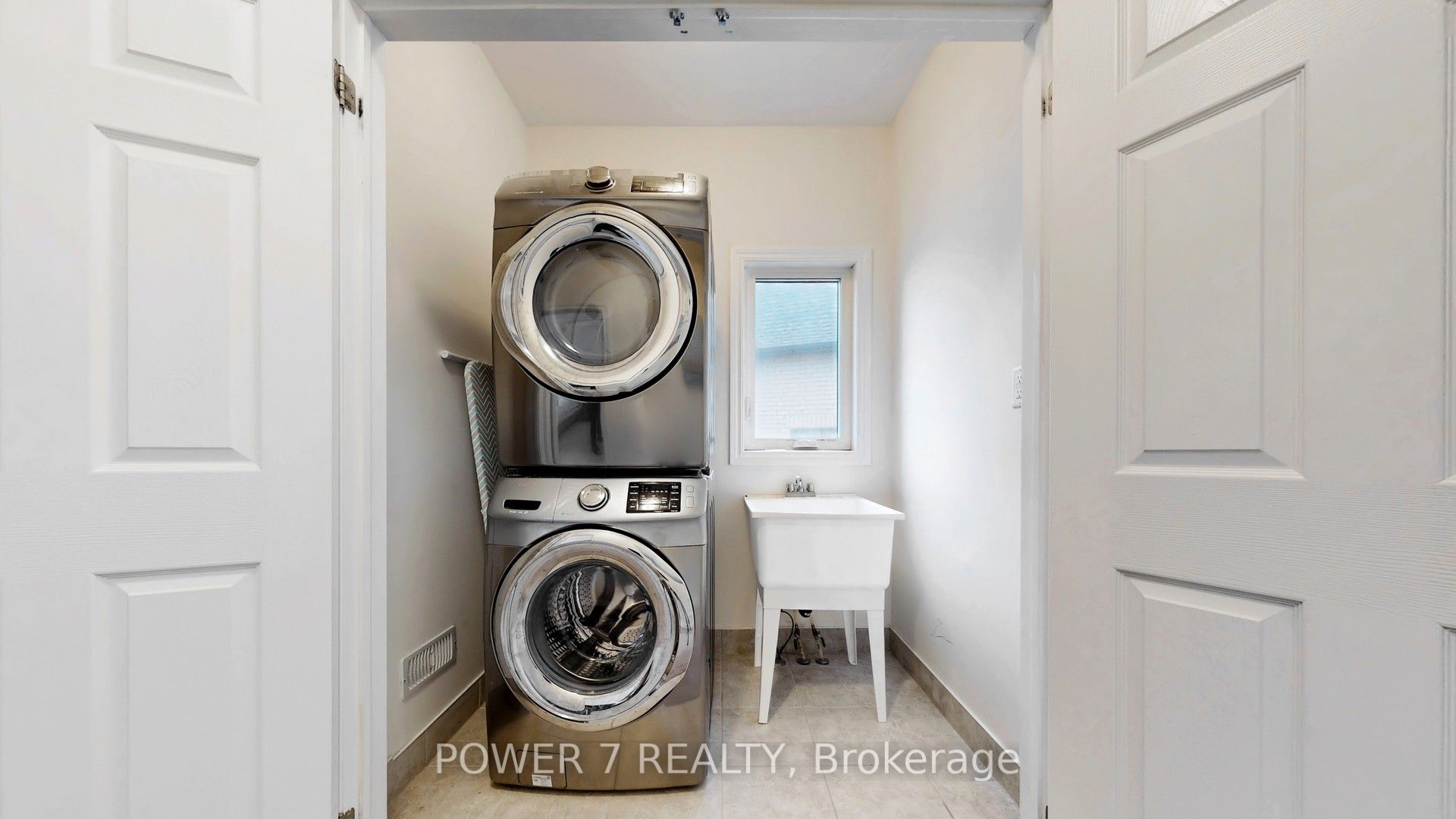381 Chouinard Way Property Photo 38
