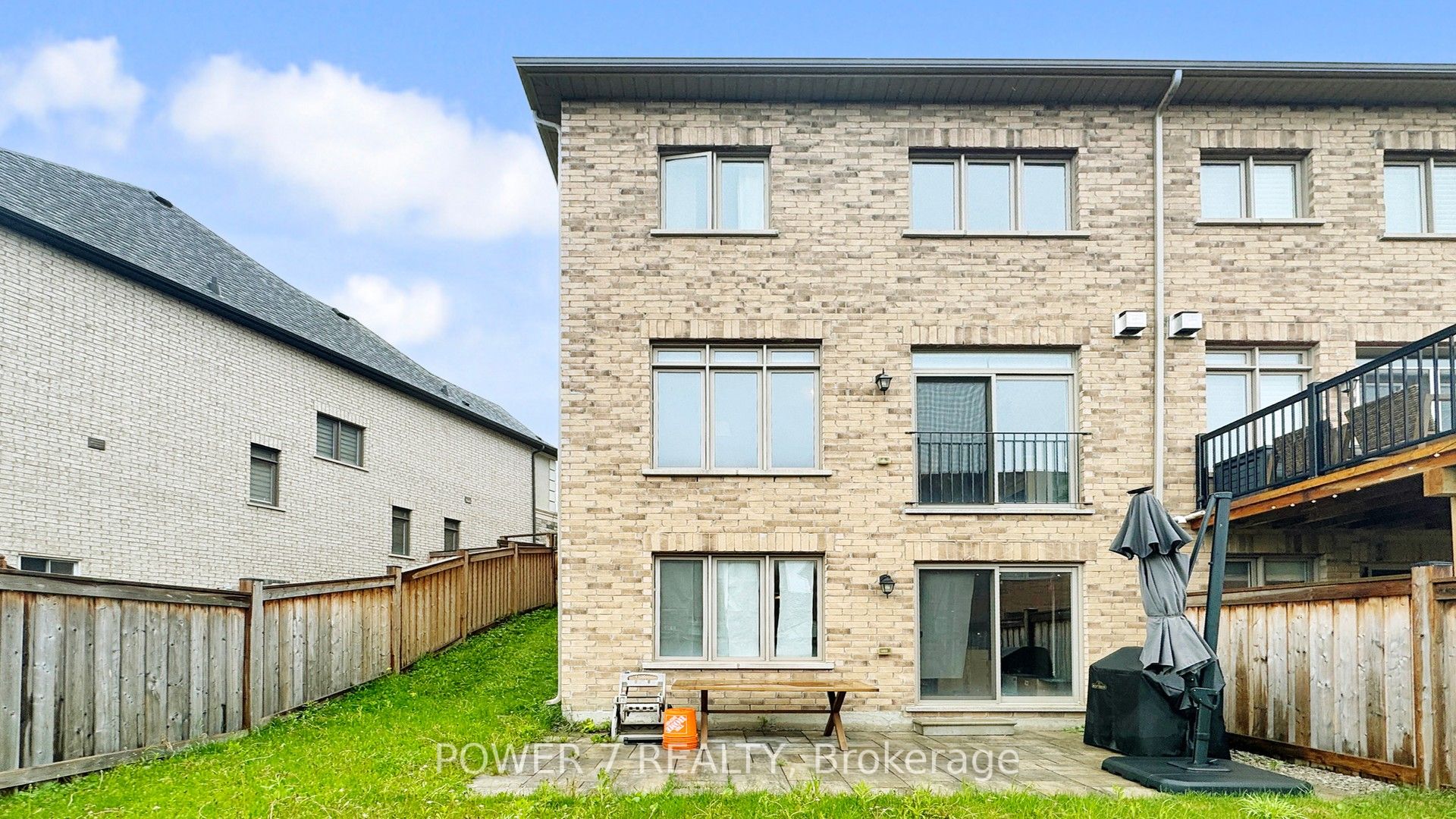 381 Chouinard Way Property Photo 39