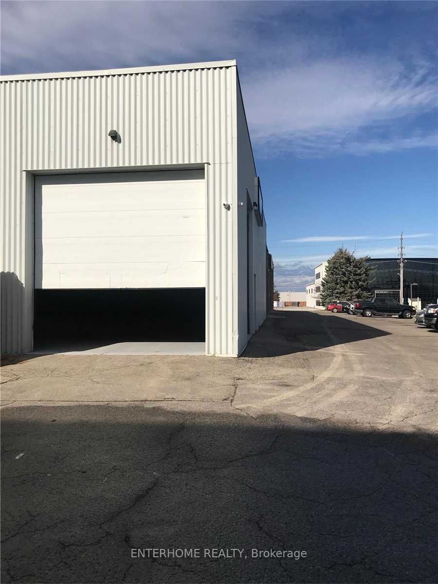 #3 - 1124 Stellar Drive Property Photo 4