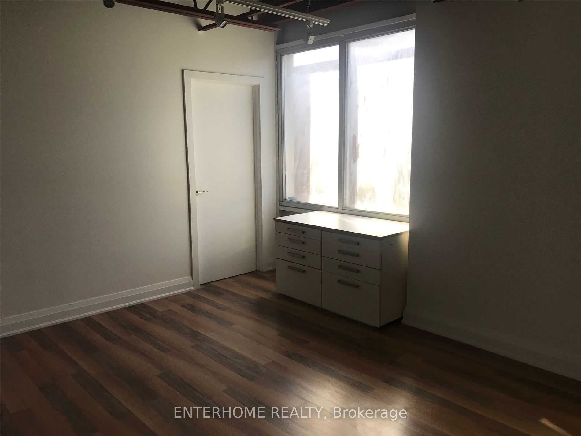 #3 - 1124 Stellar Drive Property Photo 16
