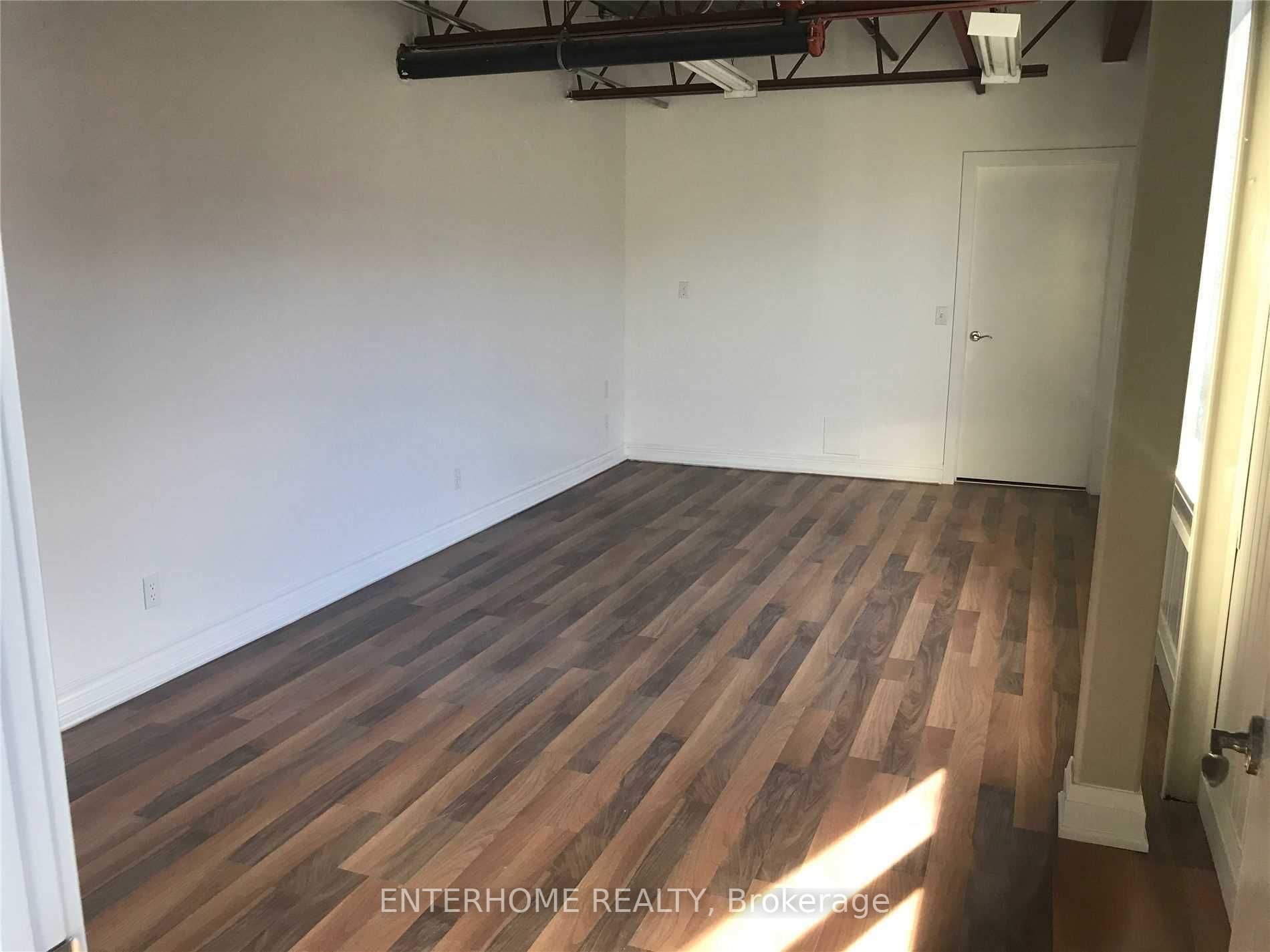#3 - 1124 Stellar Drive Property Photo 17