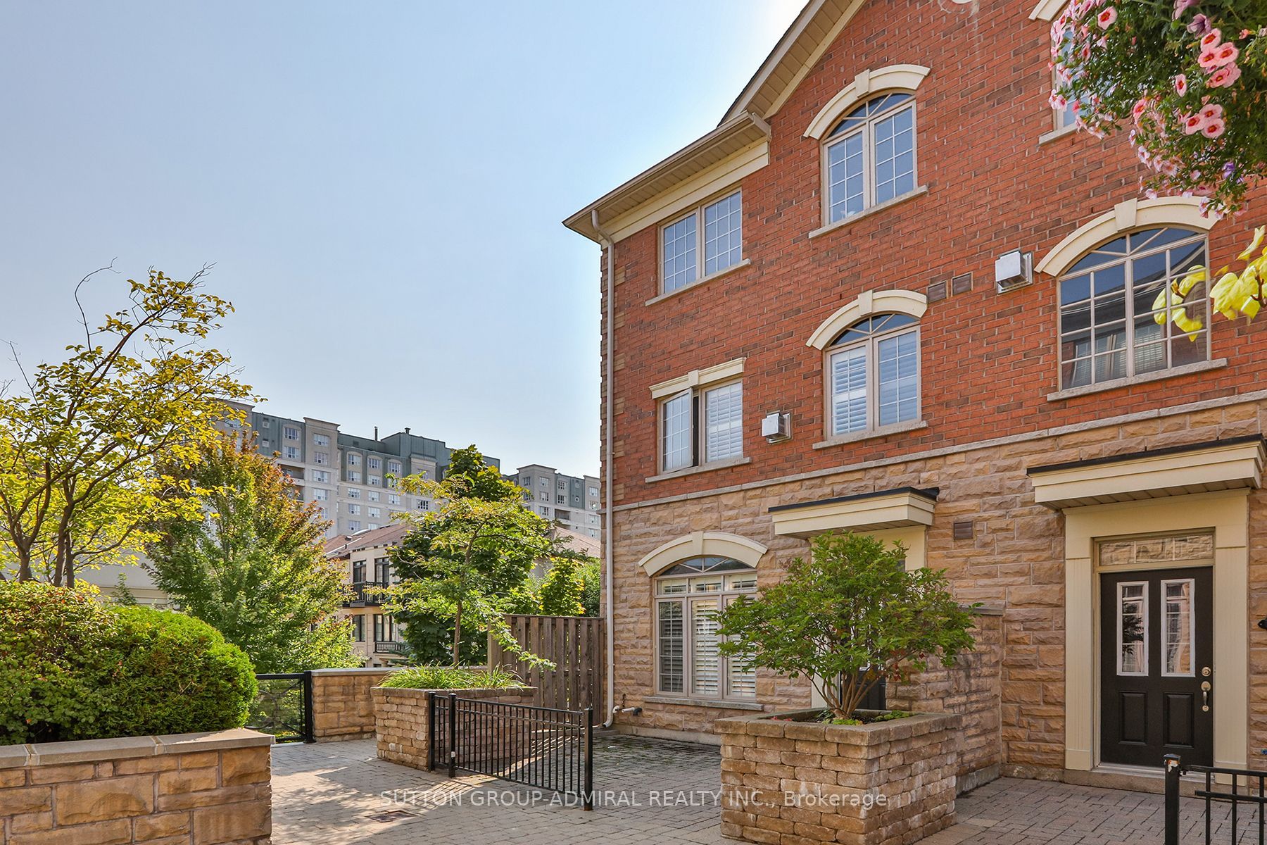 #12 - 8 Brighton Place Property Photo 1