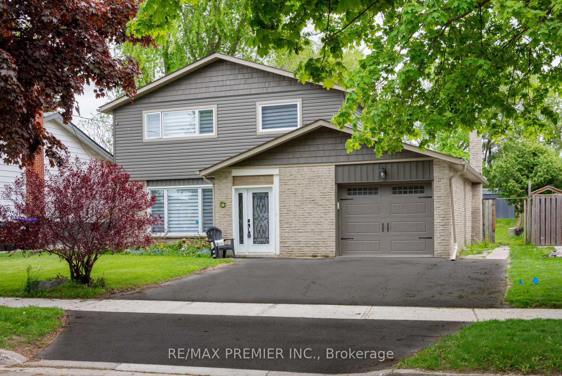 15 Maple Ave W Property Photo 1