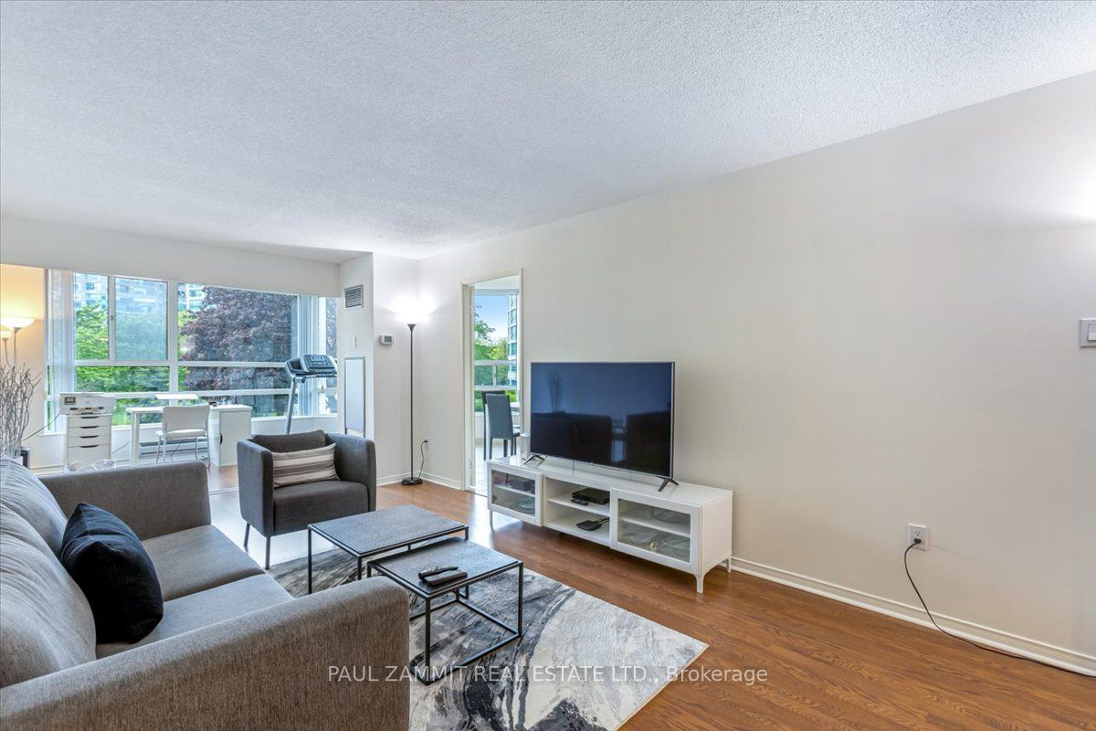 #214 - 7825 Bayview Avenue Property Photo 6