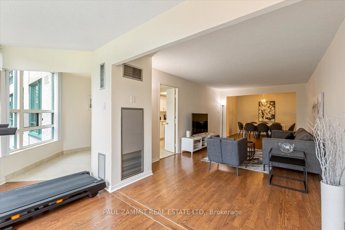 #214 - 7825 Bayview Avenue Property Photo 9
