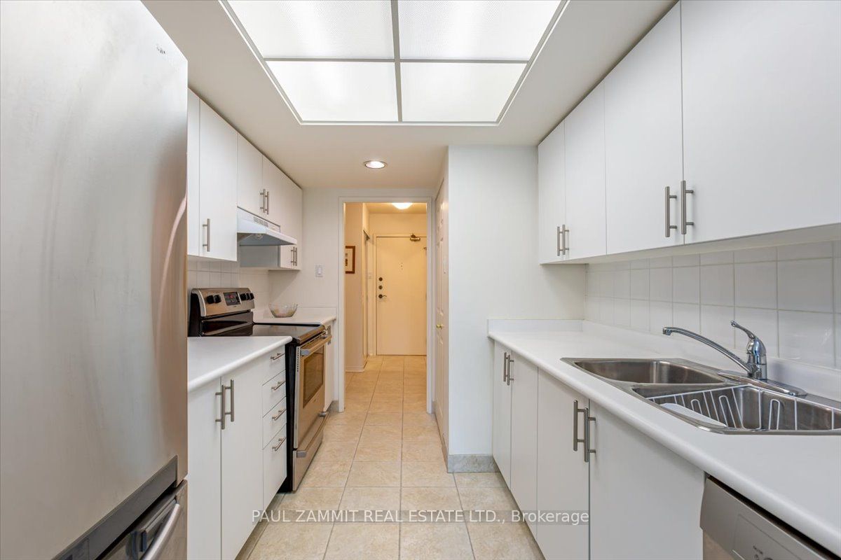 #214 - 7825 Bayview Avenue Property Photo 11