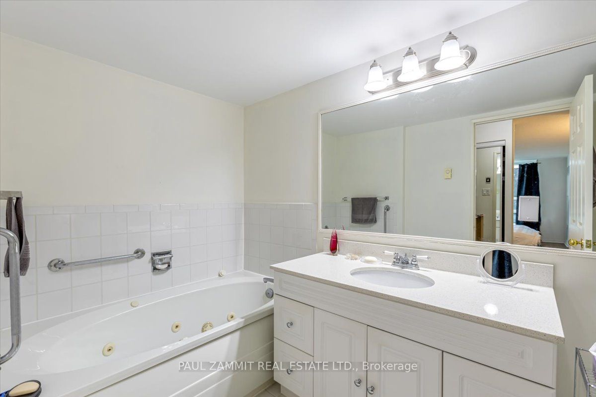 #214 - 7825 Bayview Avenue Property Photo 18