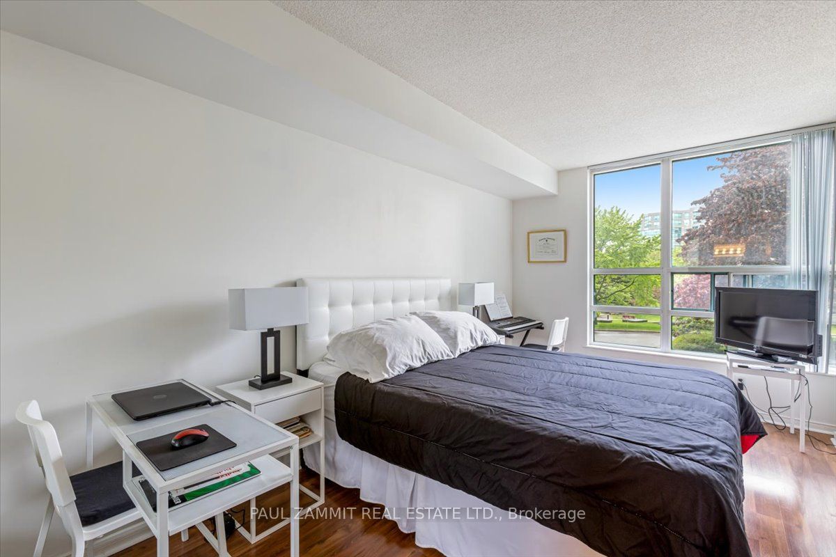 #214 - 7825 Bayview Avenue Property Photo 20