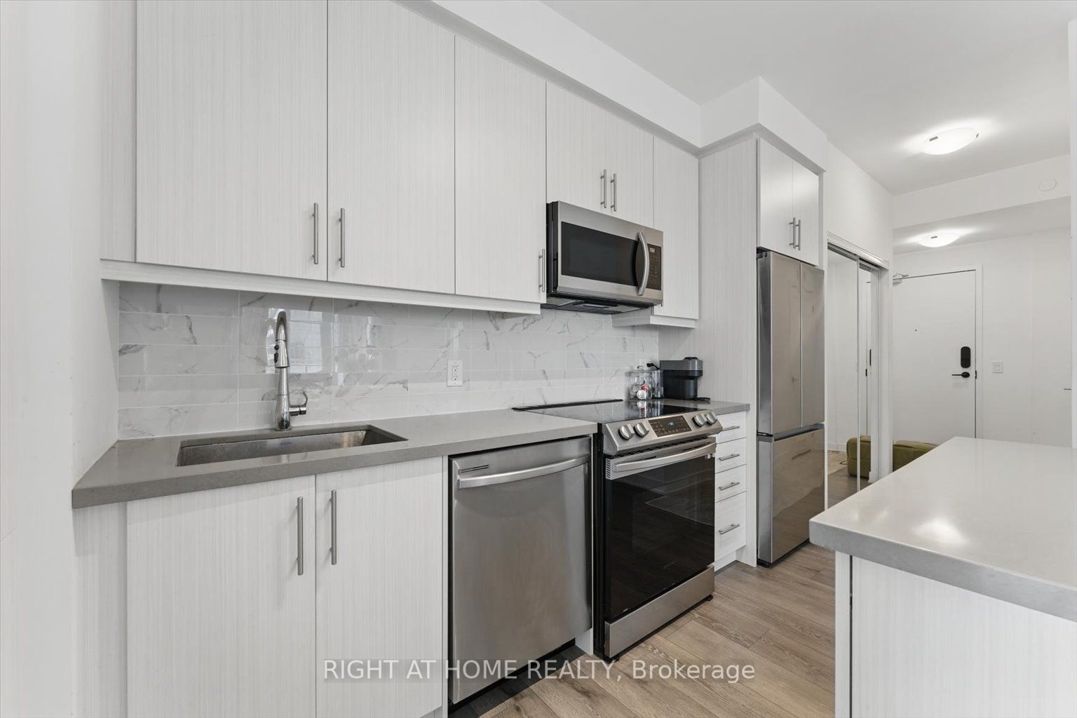 #1410 - 95 Oneida Crescent Property Photo 6