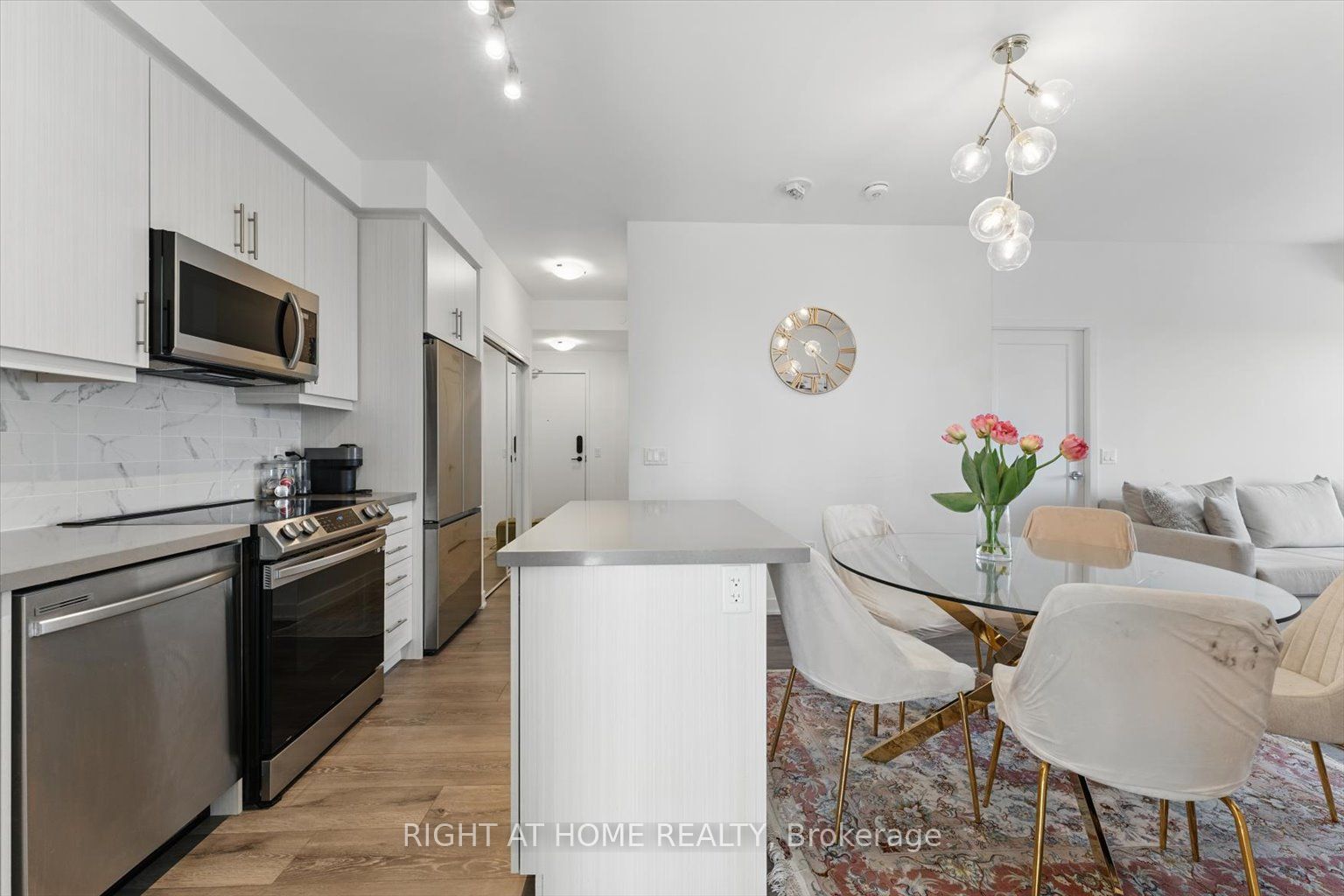 #1410 - 95 Oneida Crescent Property Photo 7