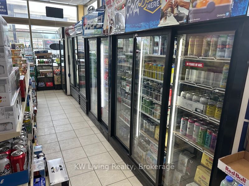 #b - 7333 Woodbine Avenue Property Photo 3