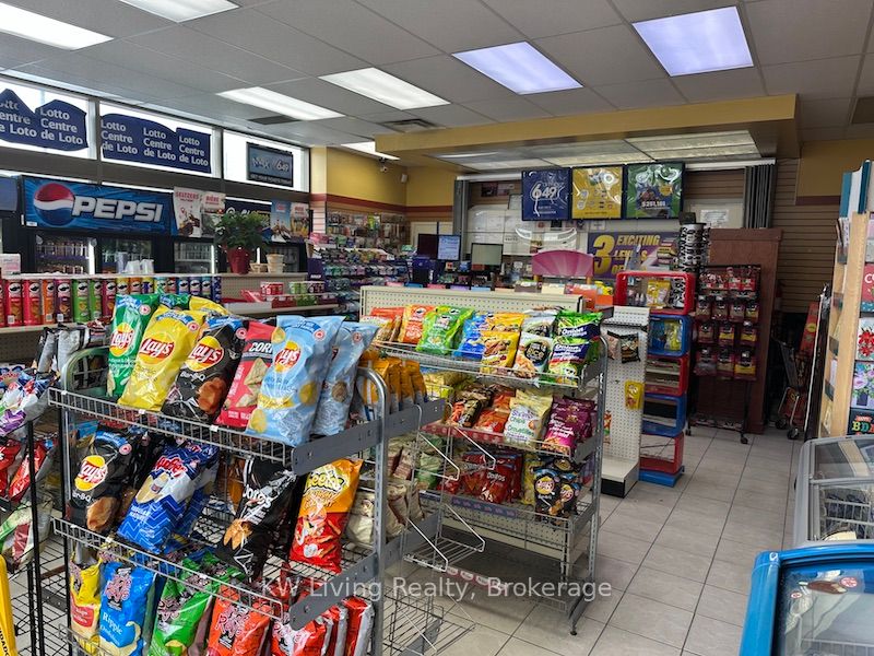 #b - 7333 Woodbine Avenue Property Photo 4