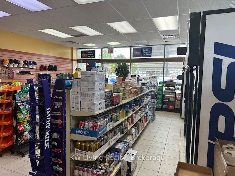 #b - 7333 Woodbine Avenue Property Photo 6