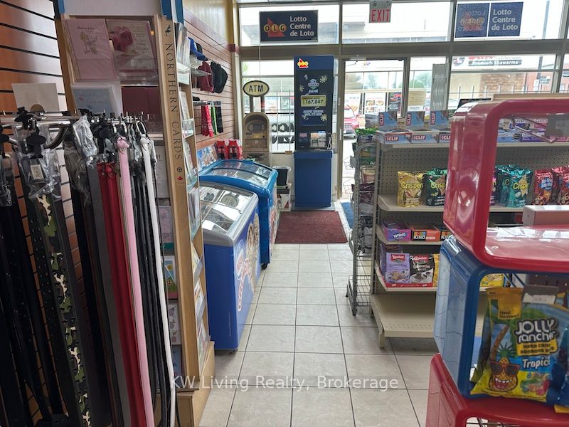 #b - 7333 Woodbine Avenue Property Photo 7