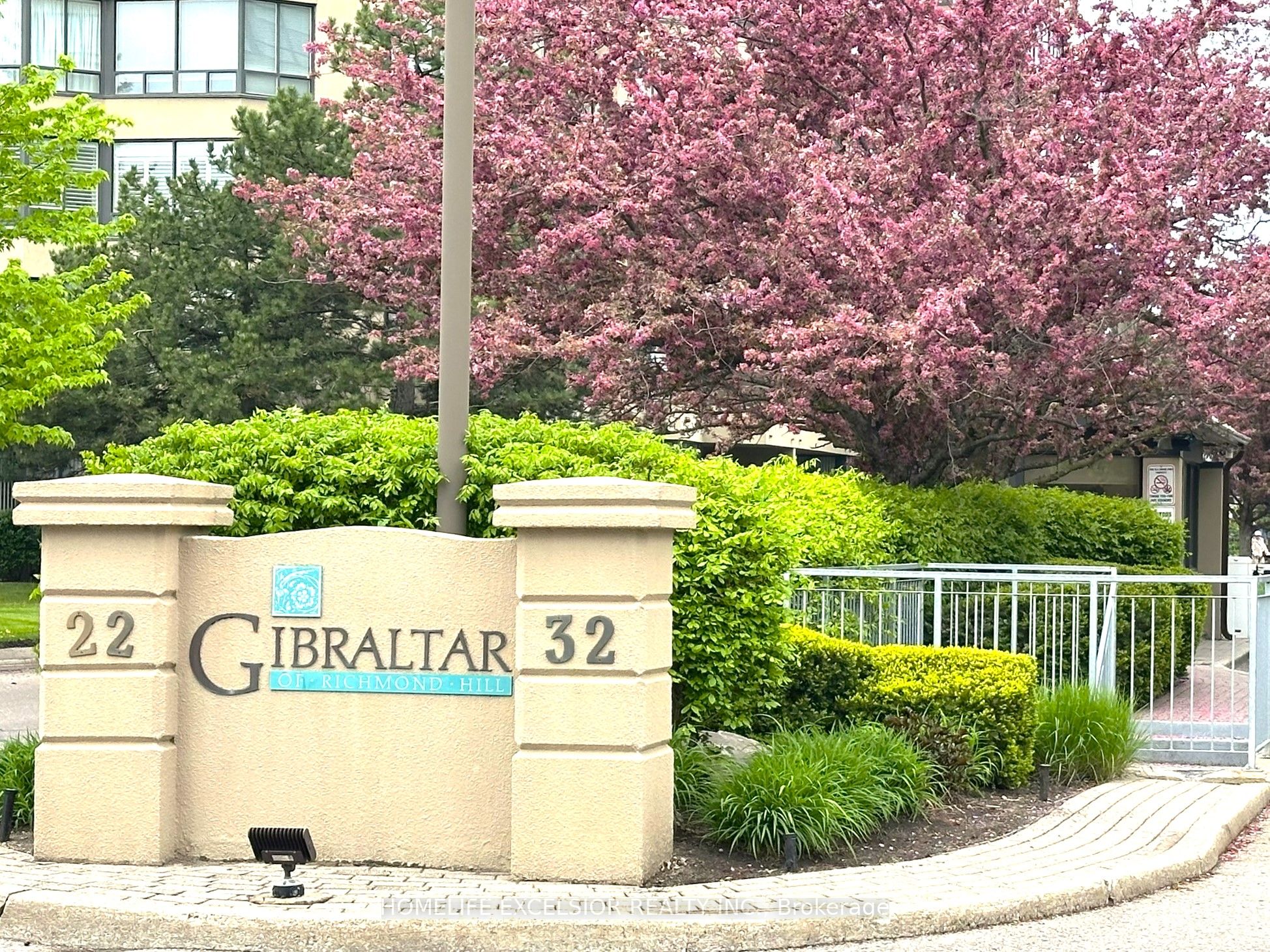 #120 - 32 Clarissa Drive Property Photo 1