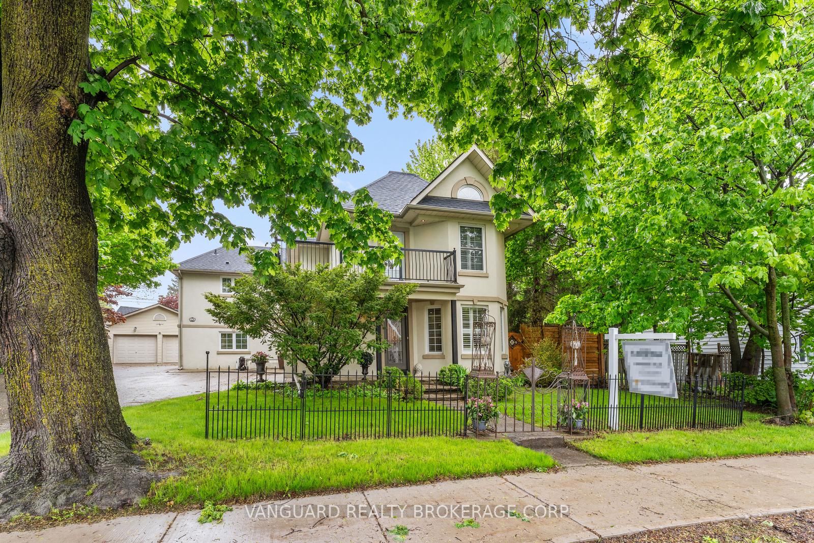 108 Queen Street S Property Photo 1