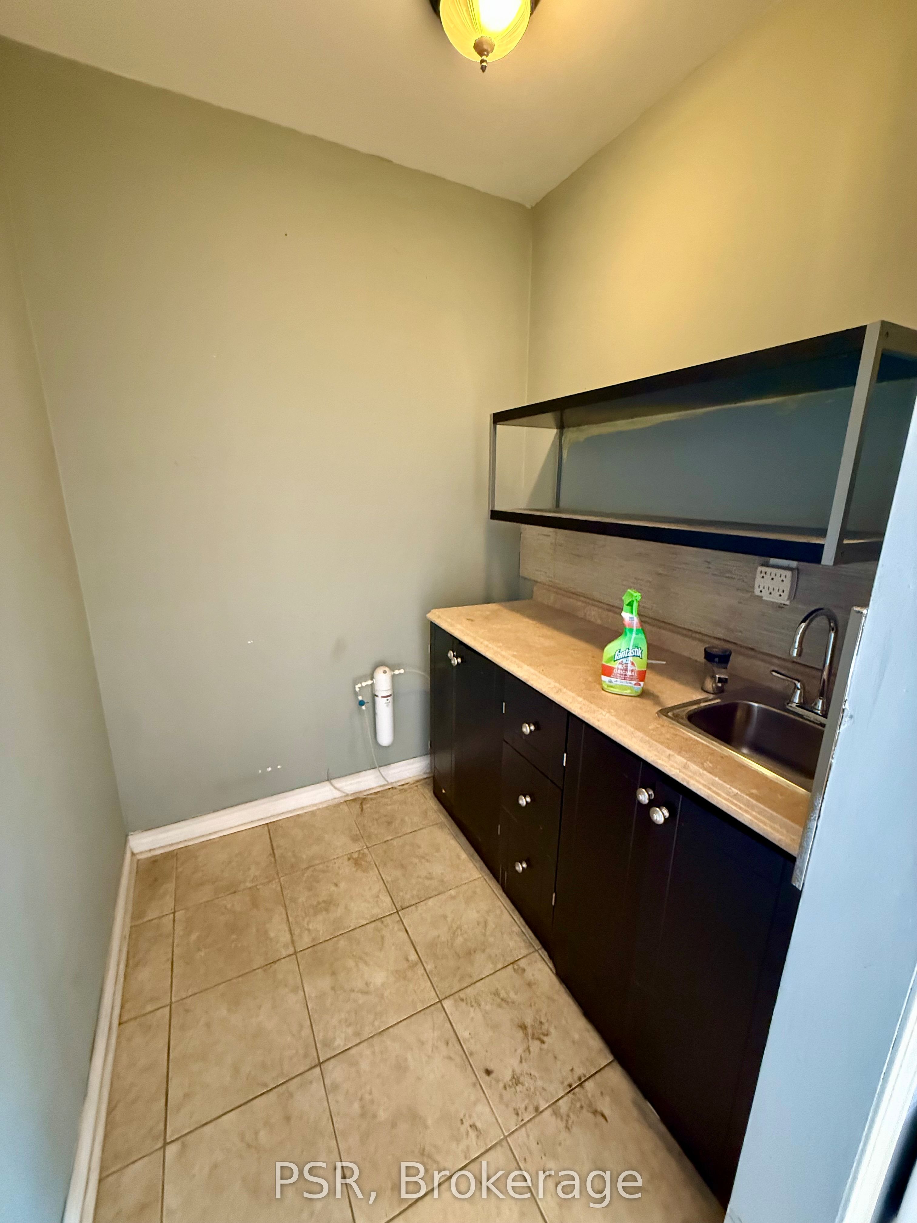 #12 - 91 Fernstaff Court Property Photo 5