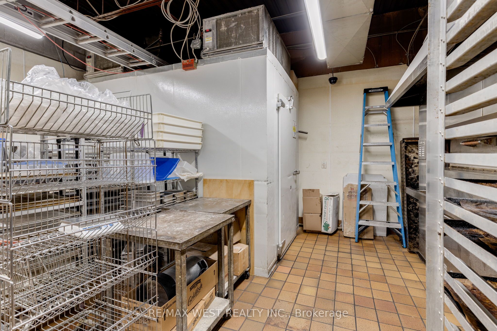 7287 Yonge St Property Photo 16