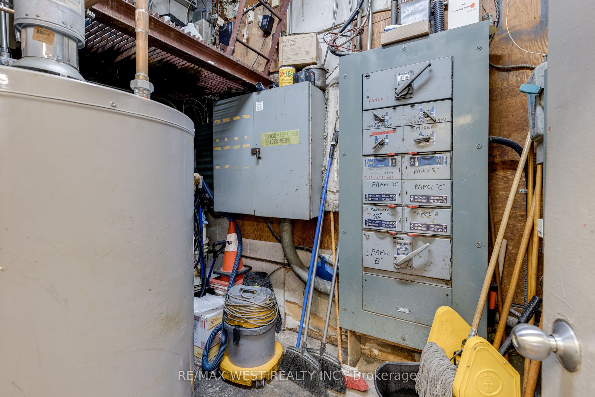 7287 Yonge St Property Photo 17