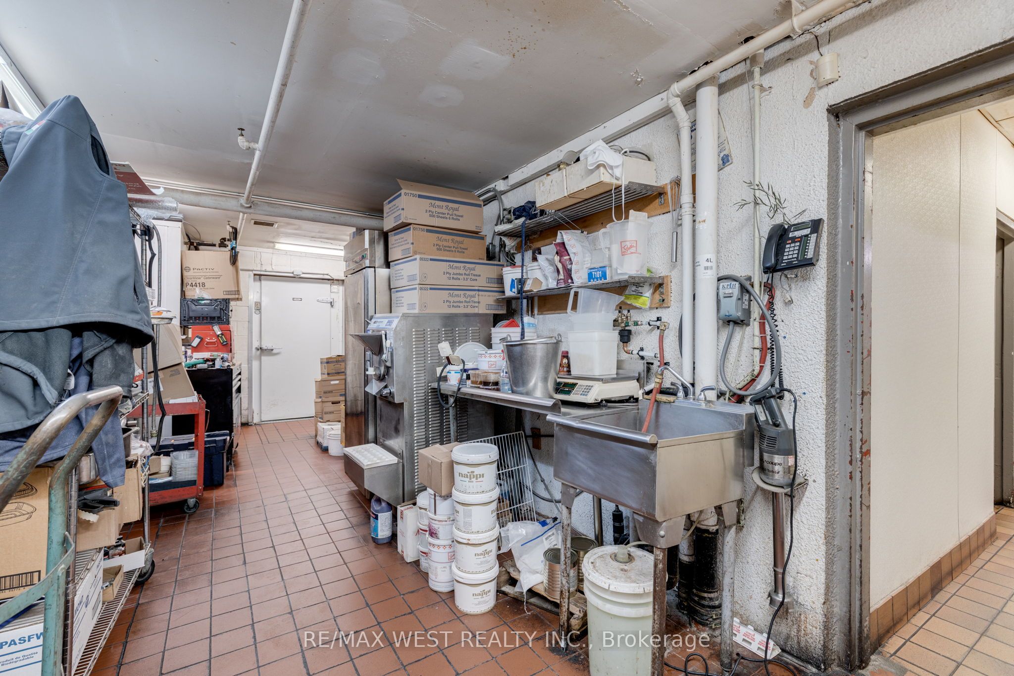 7287 Yonge St Property Photo 19