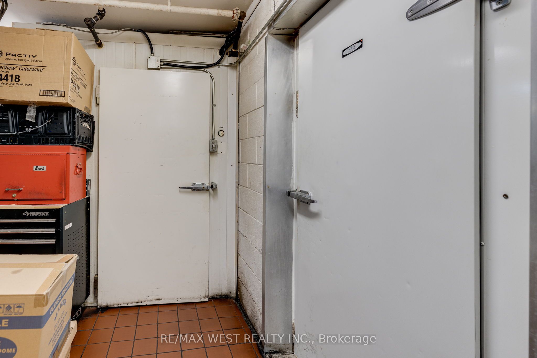 7287 Yonge St Property Photo 22