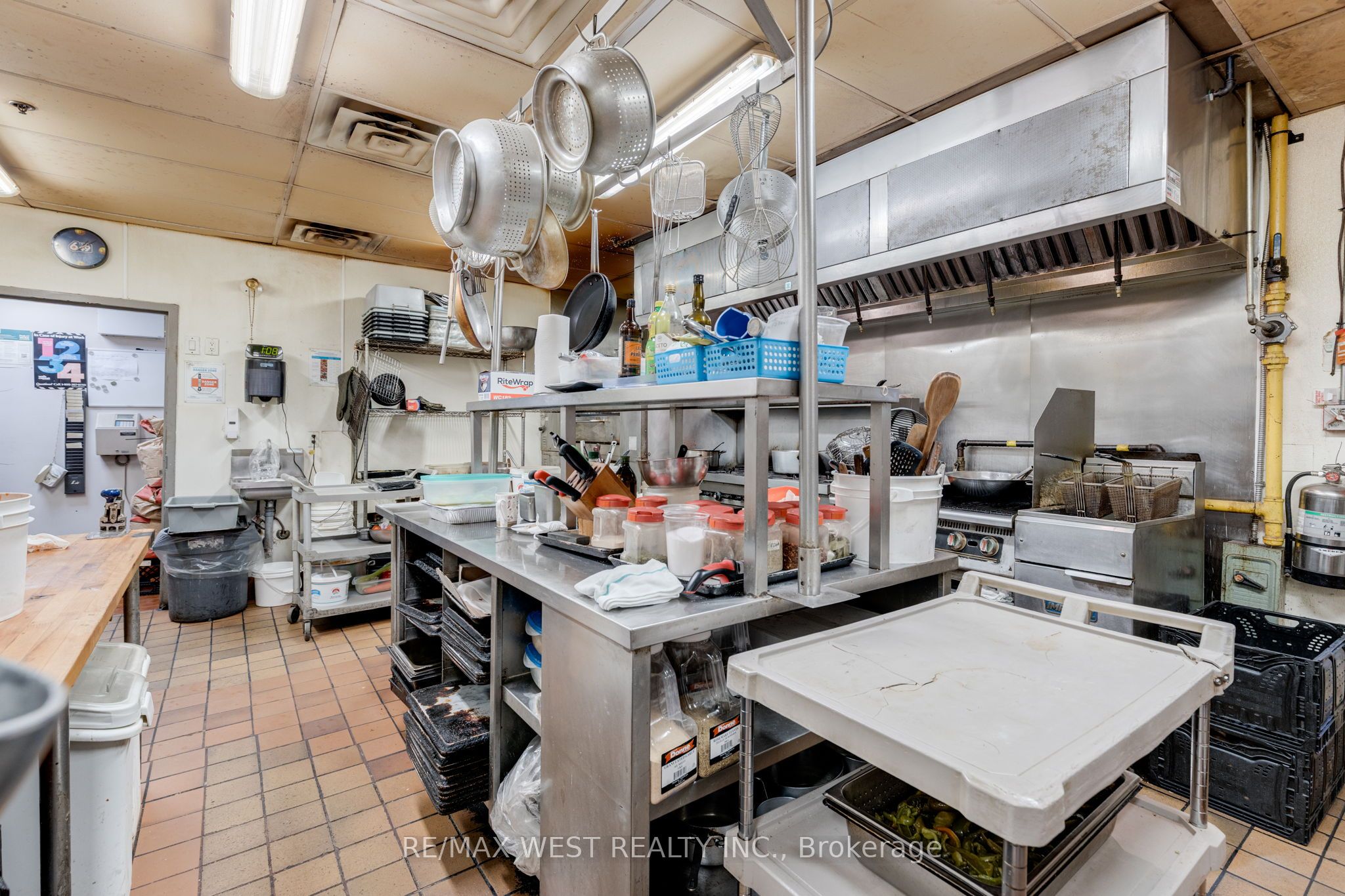7287 Yonge St Property Photo 25