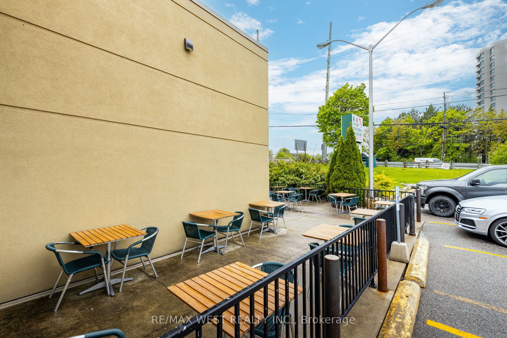 7287 Yonge St Property Photo 30