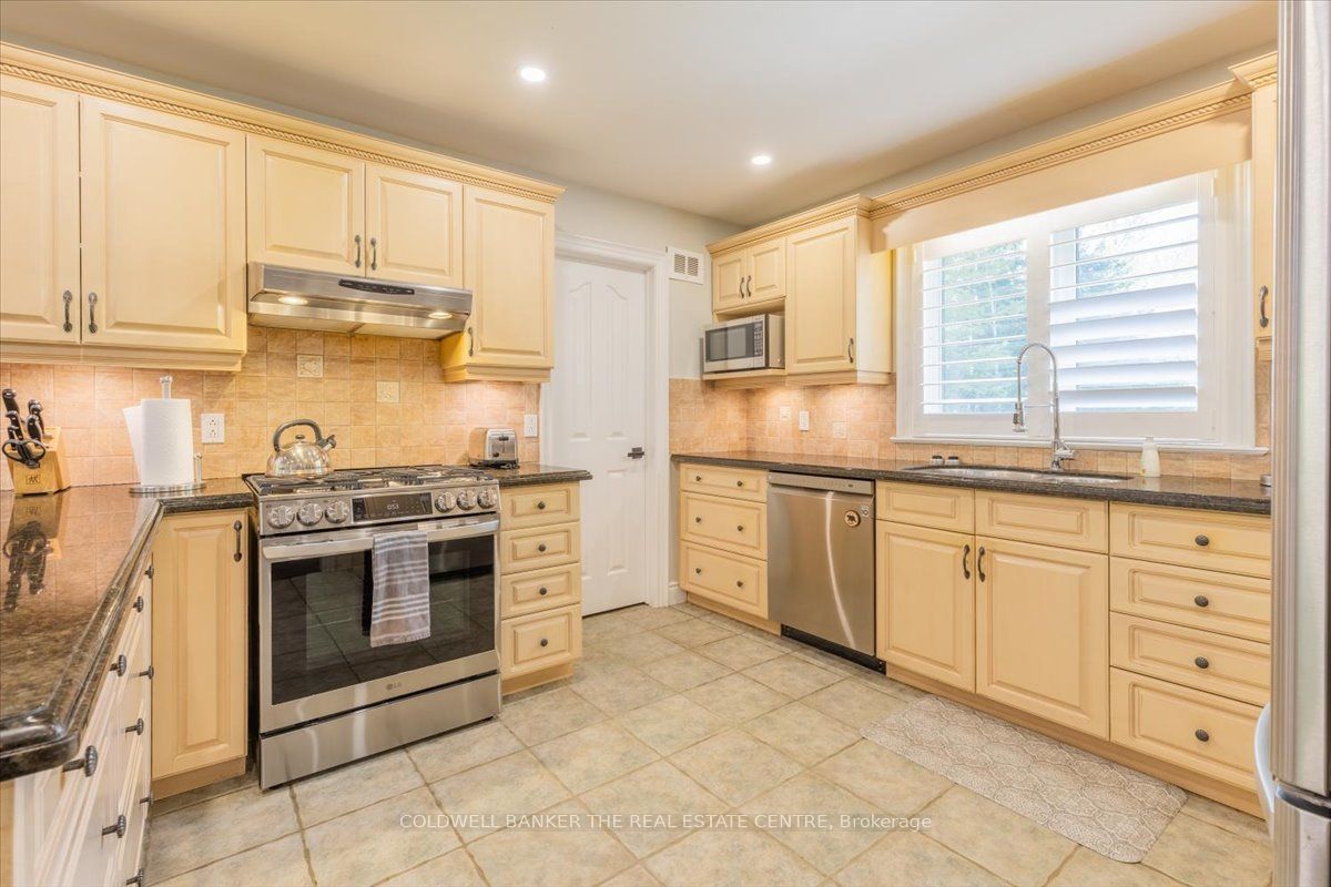7563 5th Line Property Photo 9