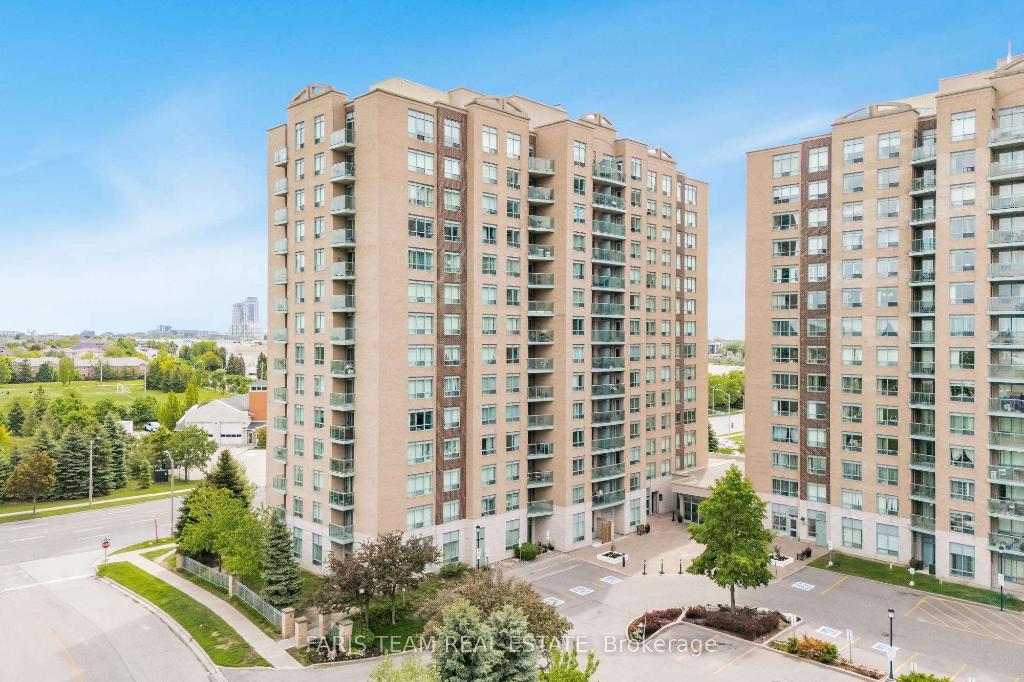 #407 - 11 Oneida Crescent Property Photo 1