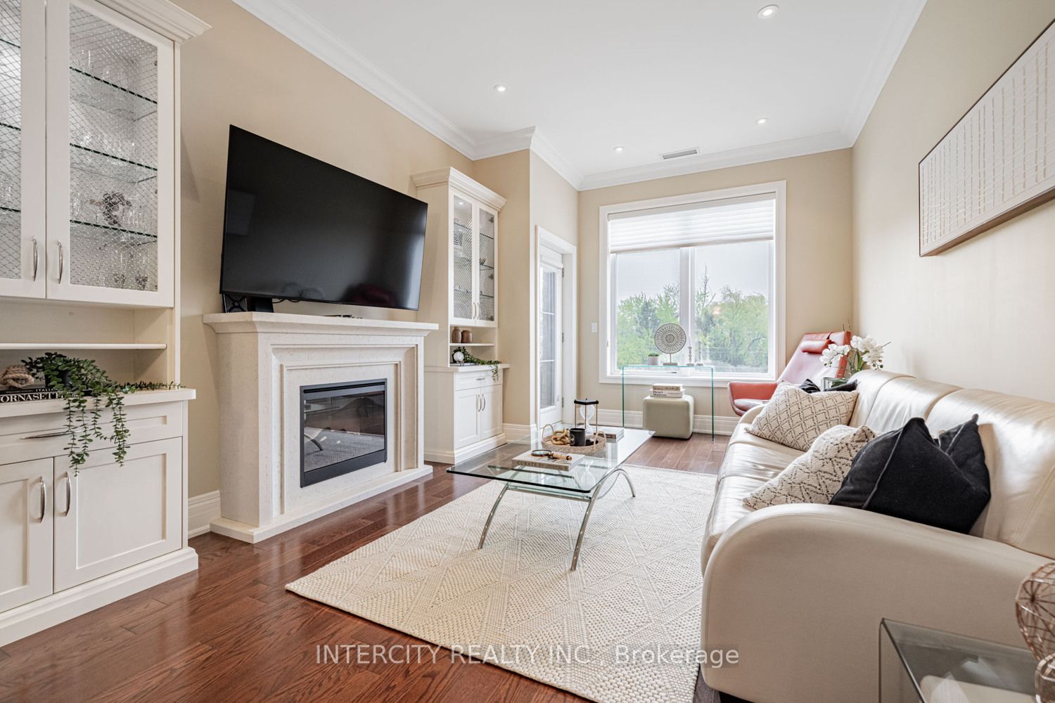 #428 - 80 Burns Boulevard Property Photo 1