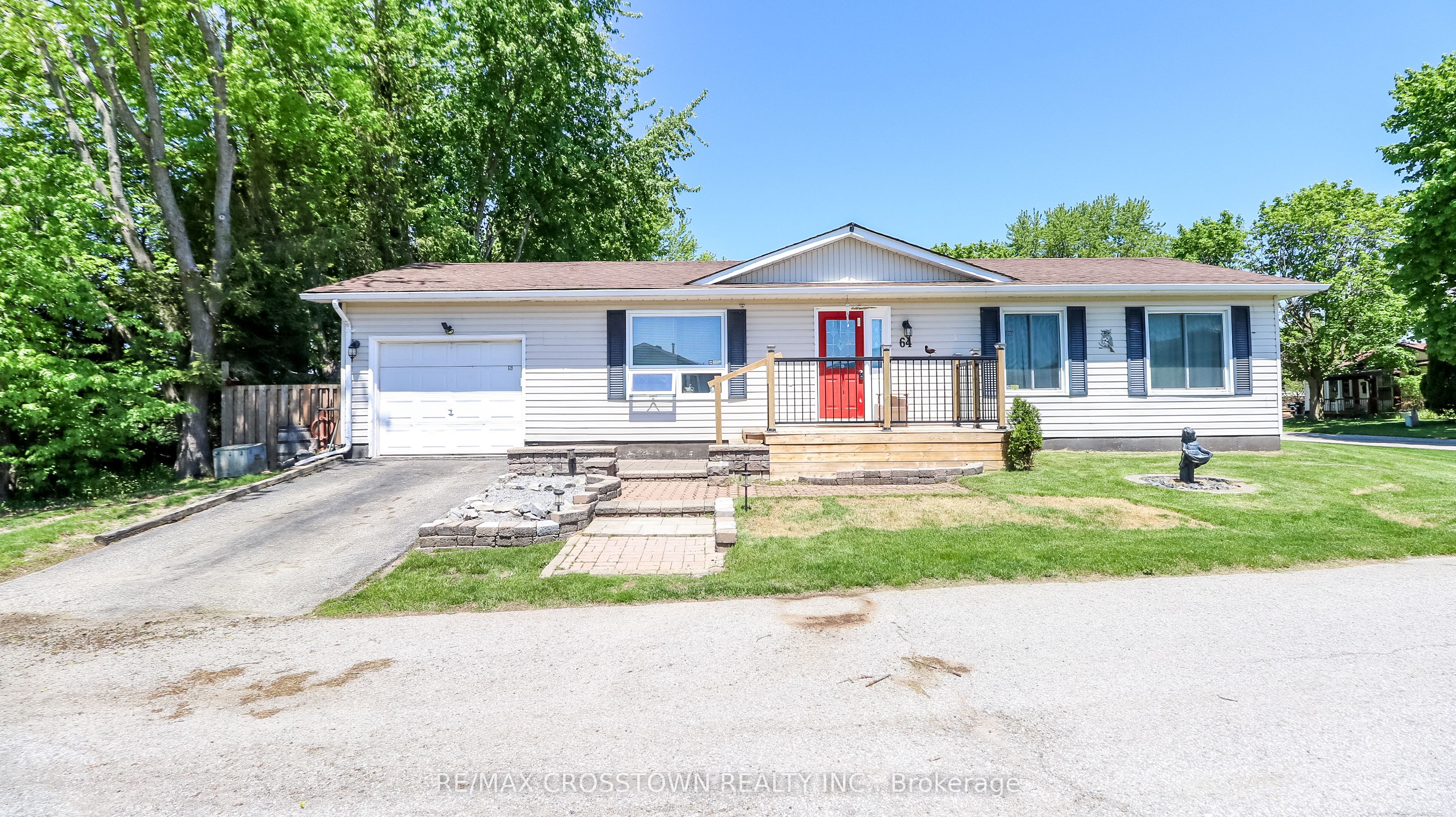 64 Royal Oak Drive Property Photo 1