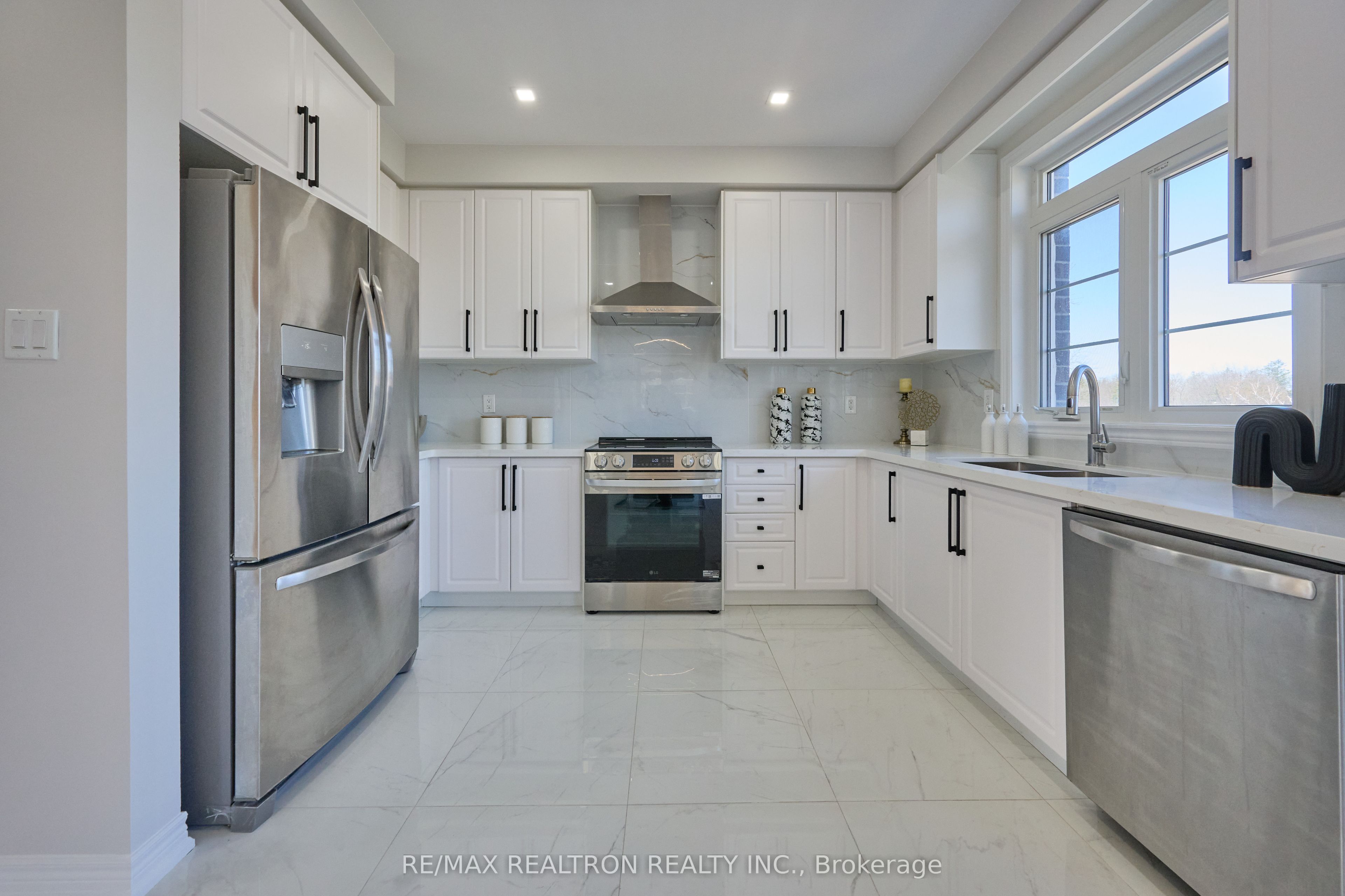 10 Globemaster Lane Property Photo 15