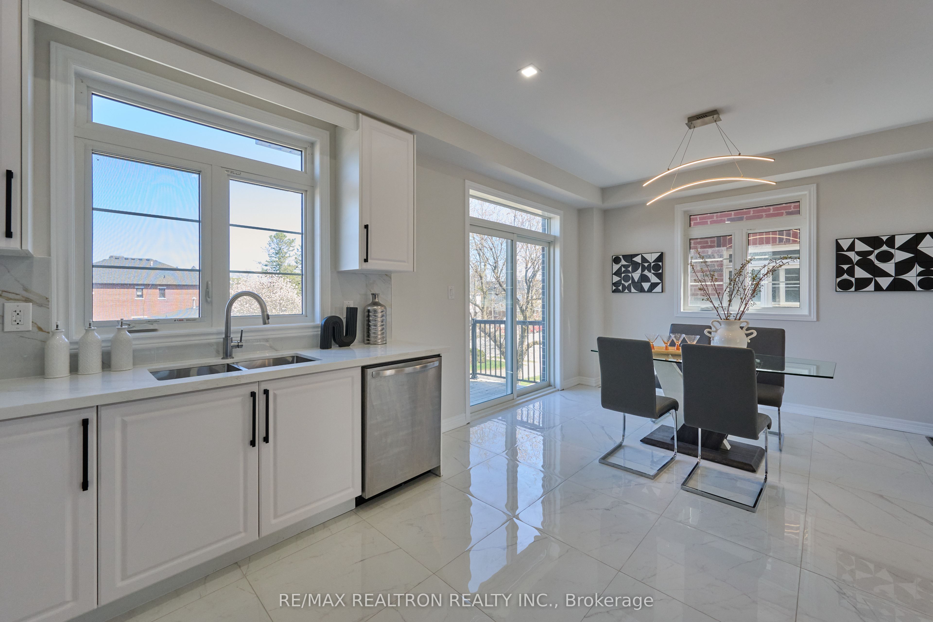 10 Globemaster Lane Property Photo 18