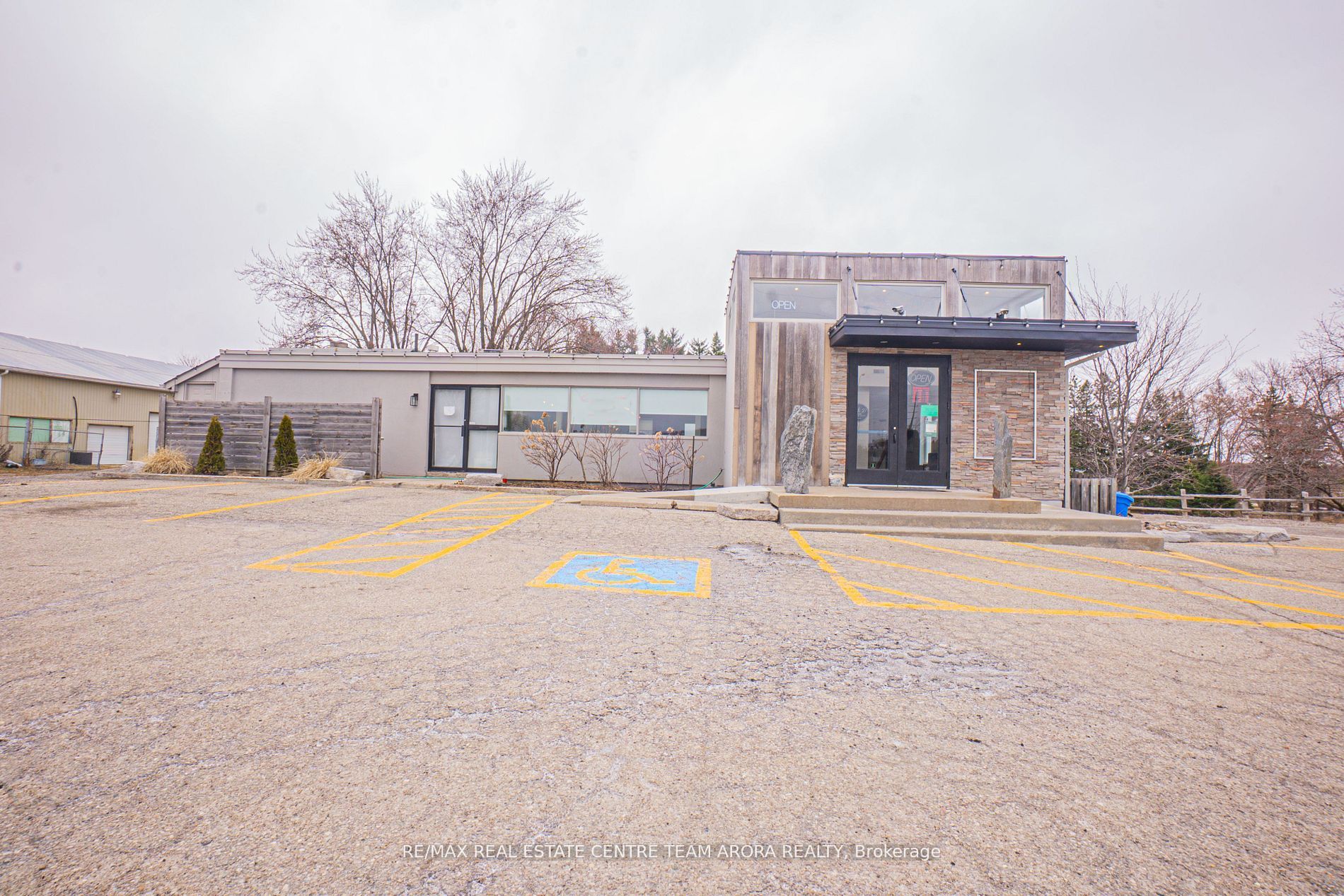 13775 27 Property Photo 1