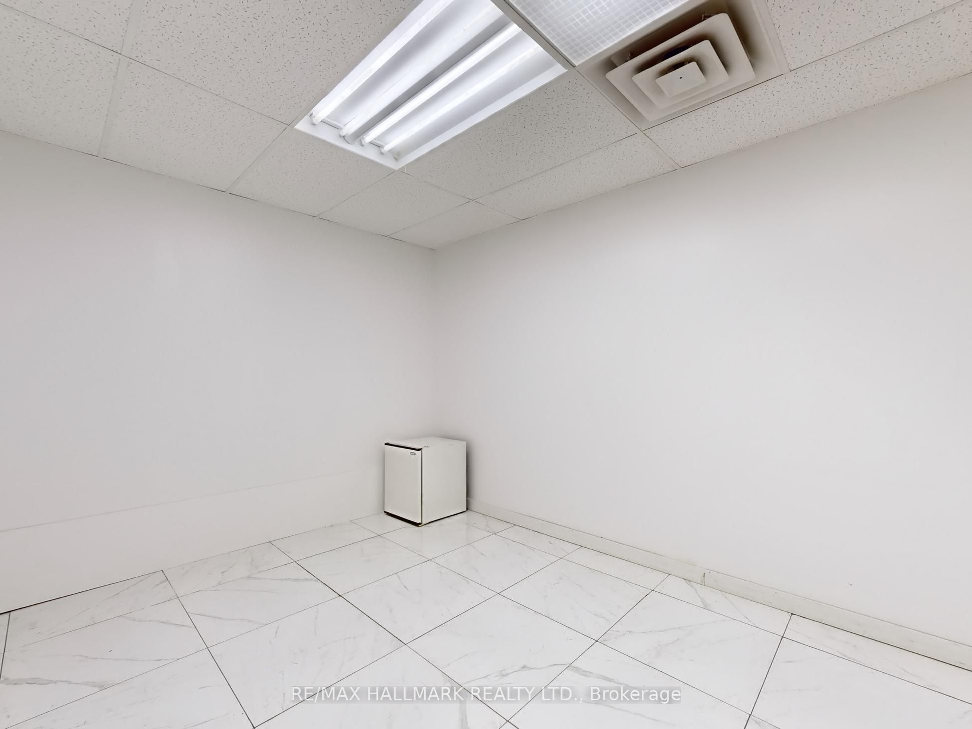 15187 Yonge St Property Photo 29