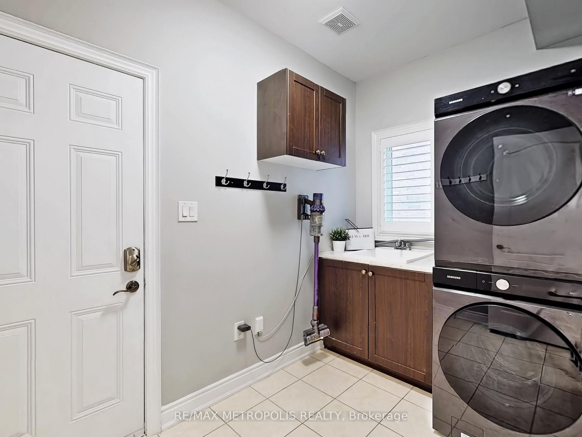 124 Milby Crescent Property Photo 4