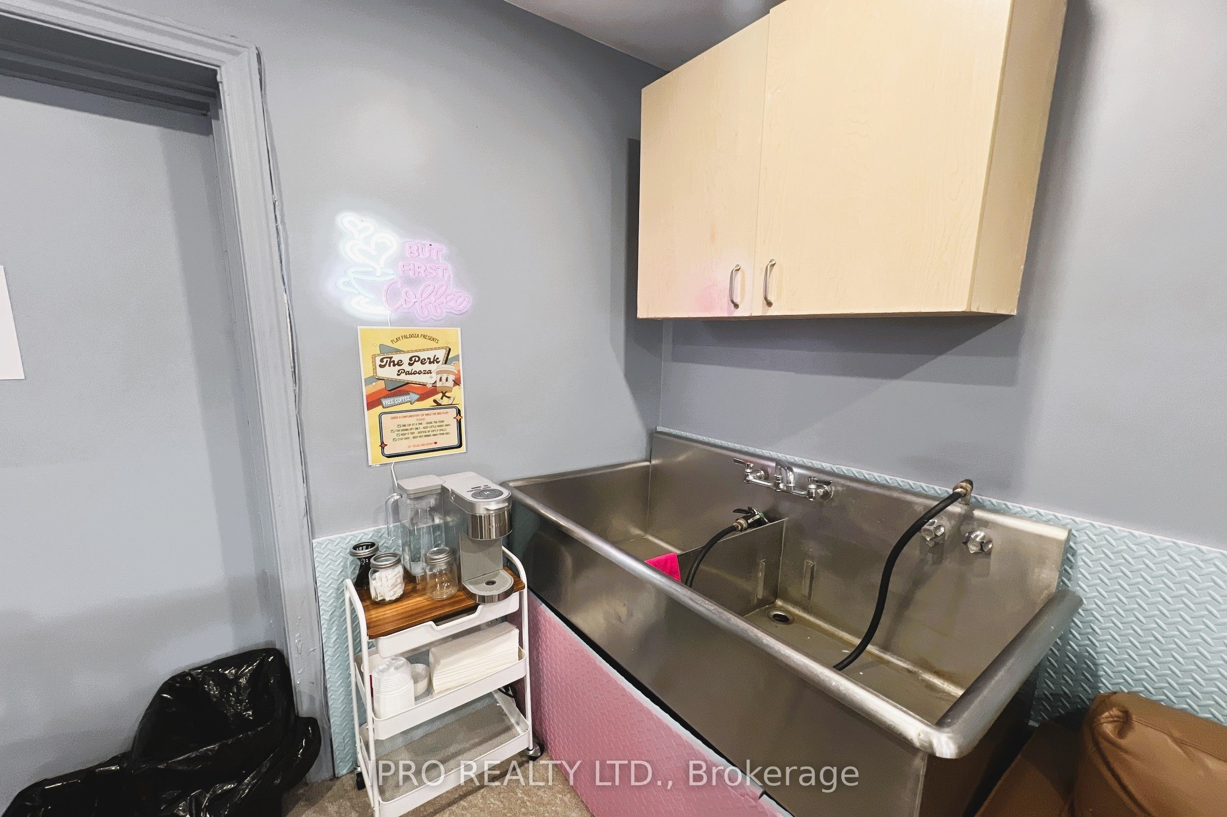 105 Holland St E Property Photo 15