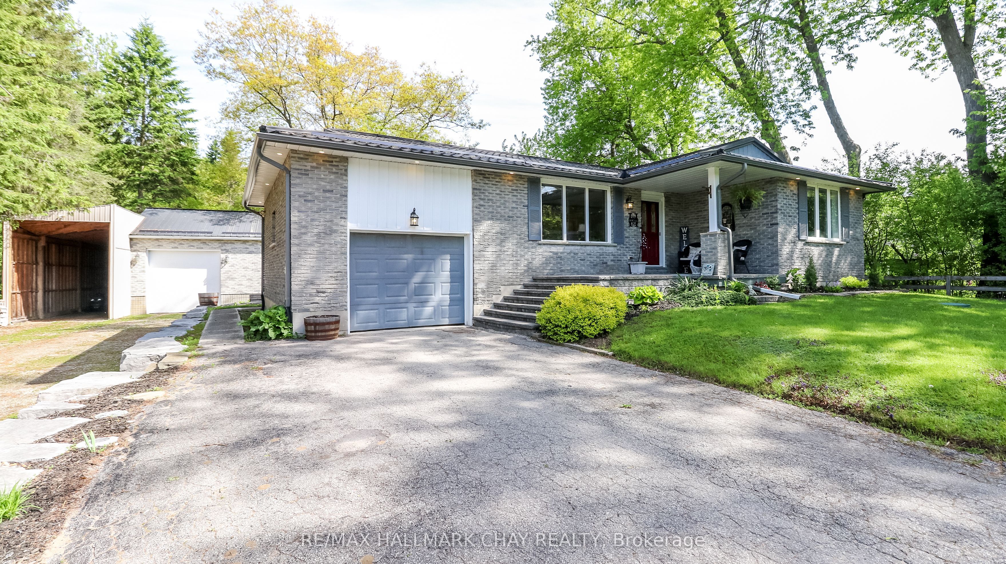 5142 30 Side Road Property Photo 7