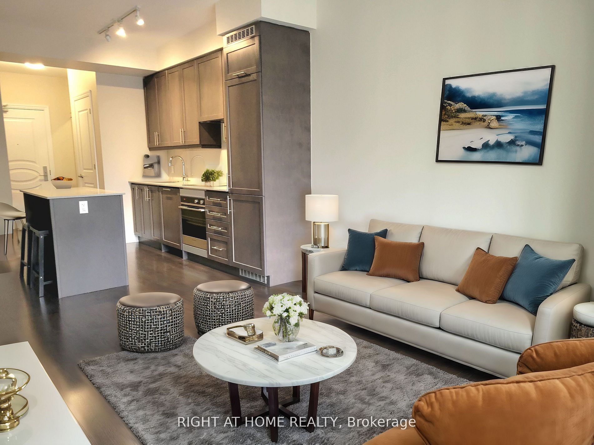 9085 Jane St Property Photo 1