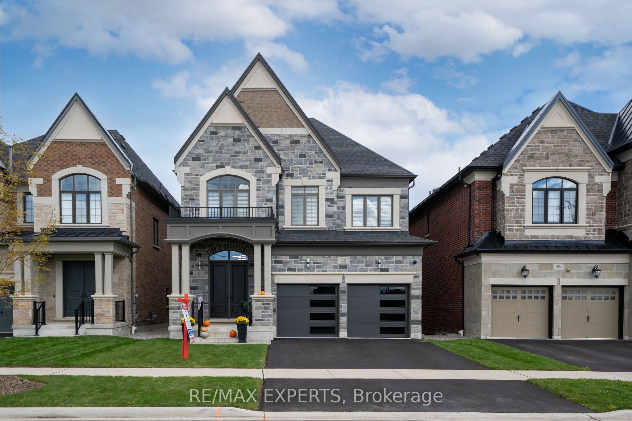 60 Rosshaven Crescent Property Photo 1